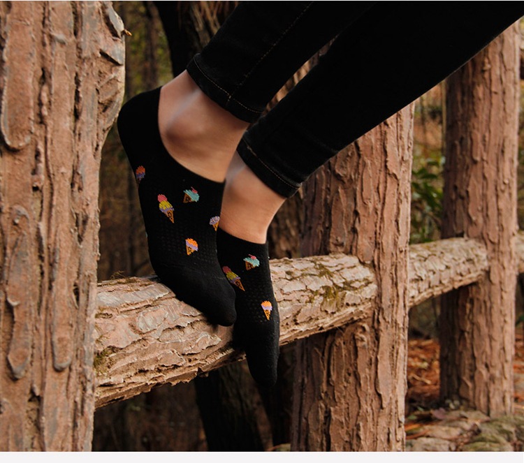 ถุงเท้ารองส้น สีดำ