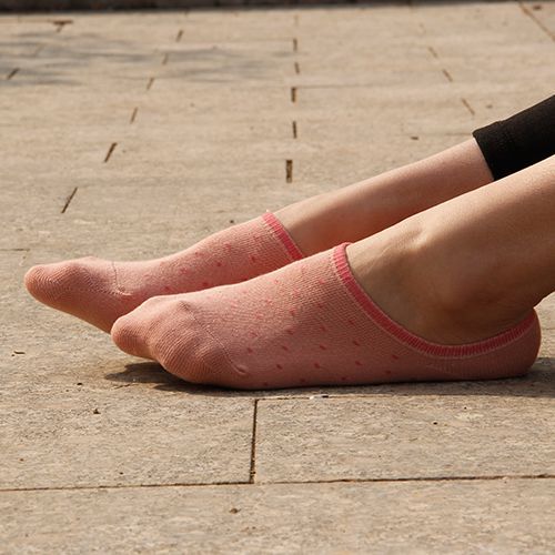 ถุงเท้าเกาหลีรองส้น ลายจุด สีแดงแตงโม