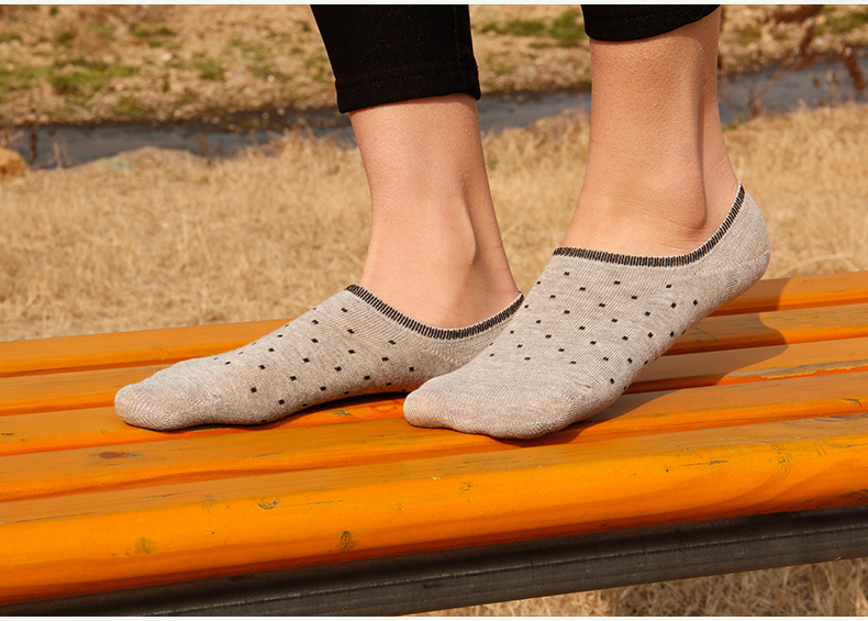 ถุงเท้าเกาหลีรองส้น ลายจุด สีเทา